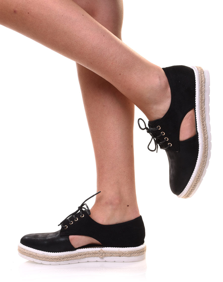 Derbies noires avec semelle épaisse