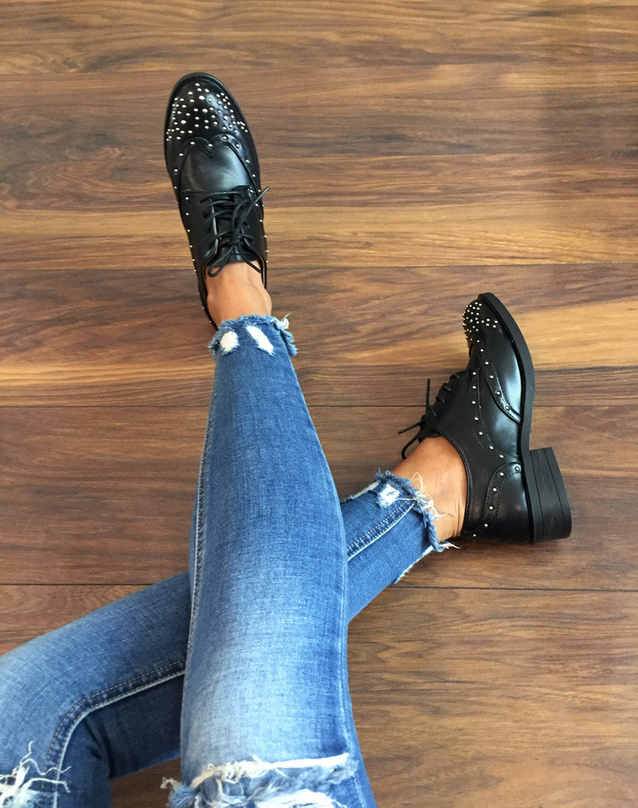 Derbies noires cloutées