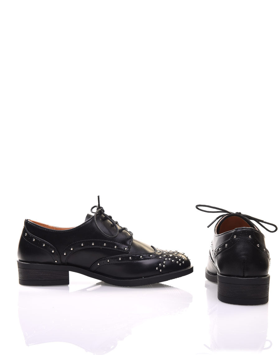 Derbies noires cloutées