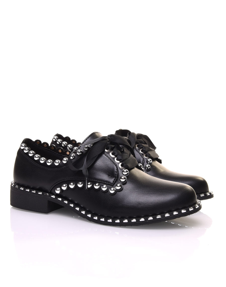 Derbies noires cloutés