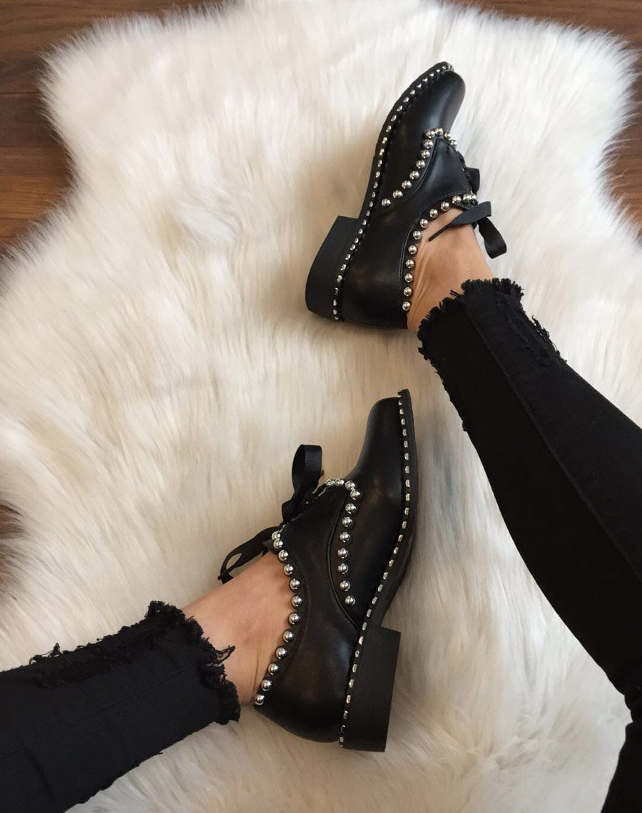 Derbies noires cloutés