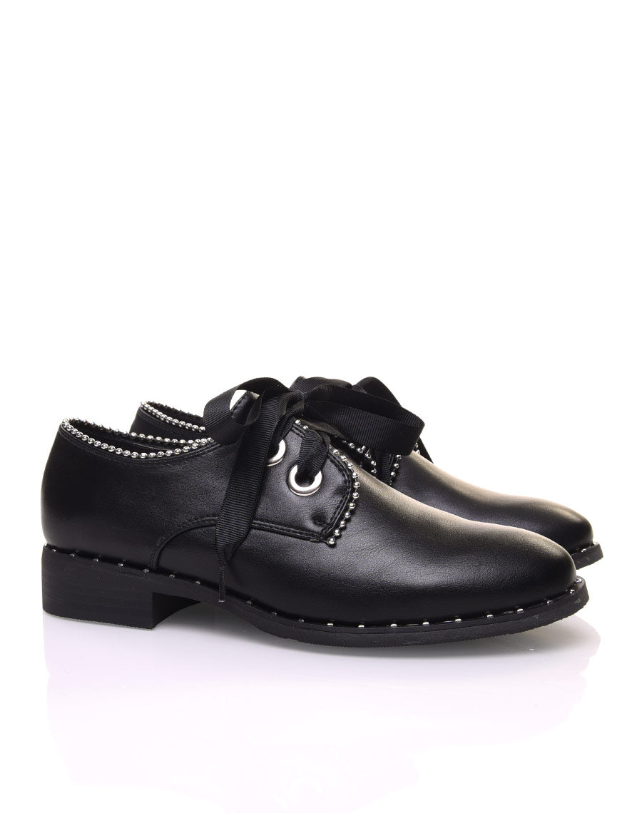 Derbies noires cloutés