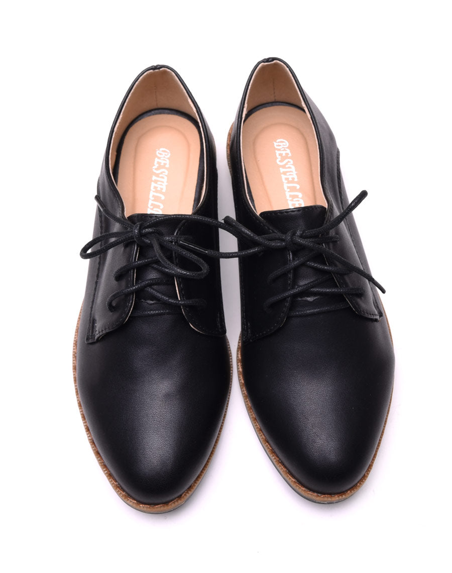Derbies noires foncées à lacets