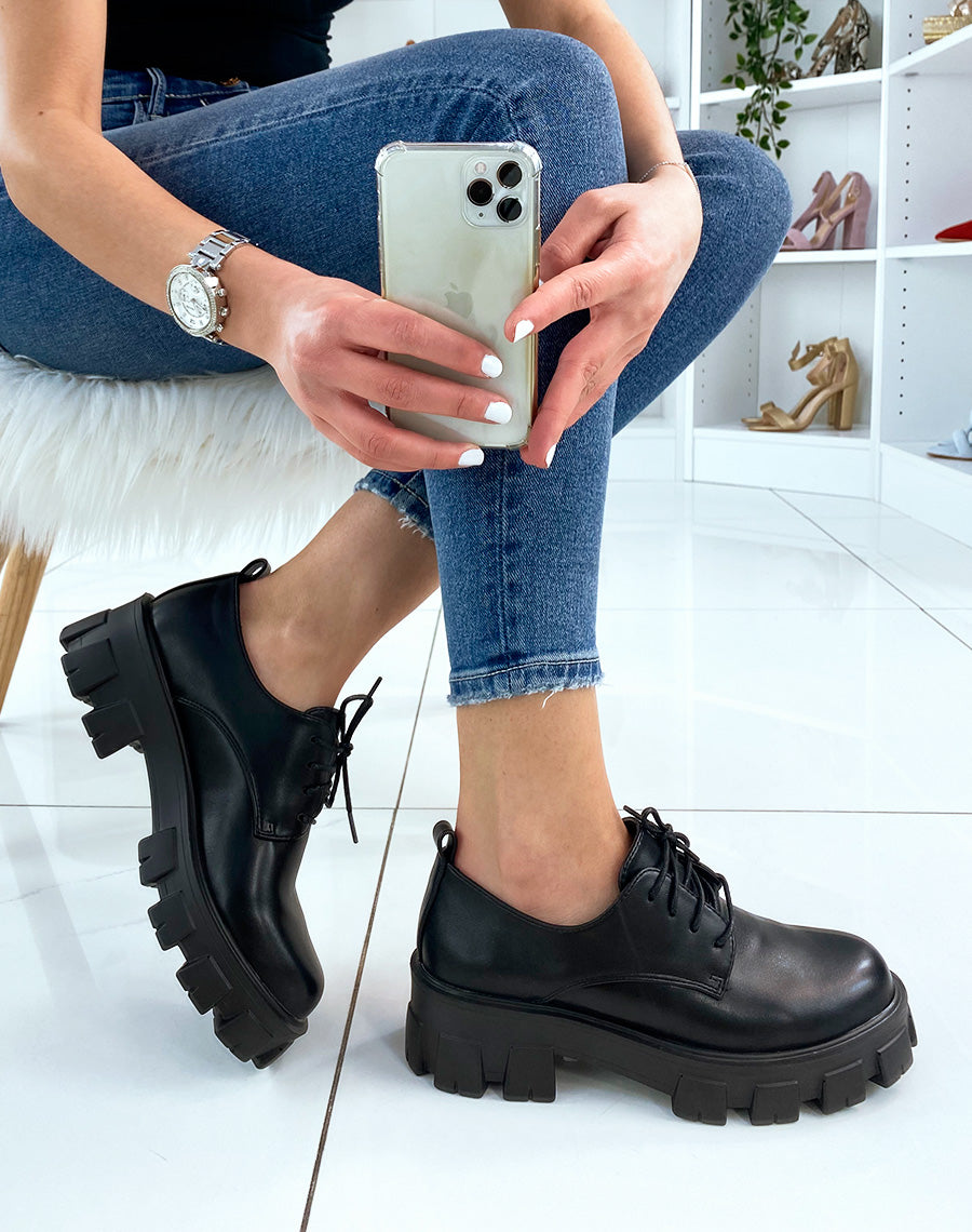 Derbies noires à grosse plateforme