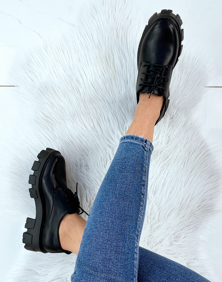 Derbies noires à grosse plateforme