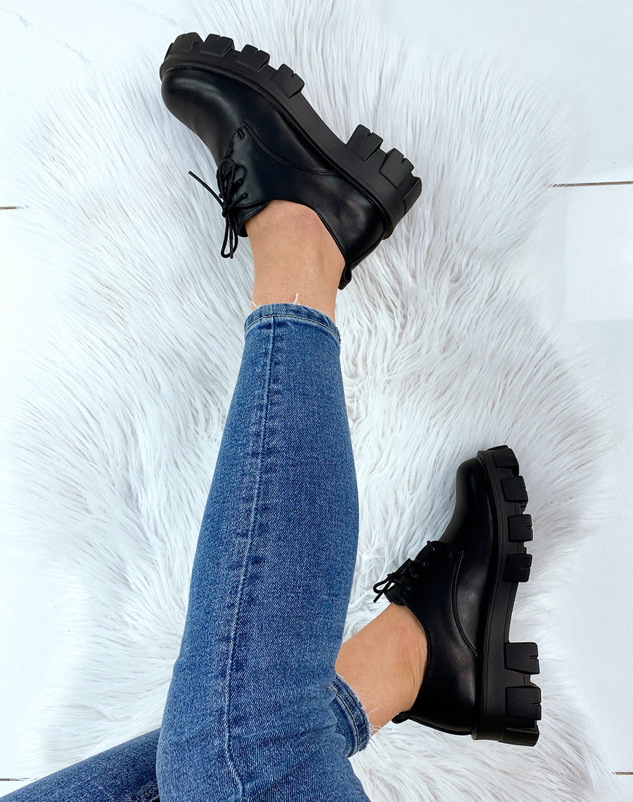 Derbies noires à grosse plateforme