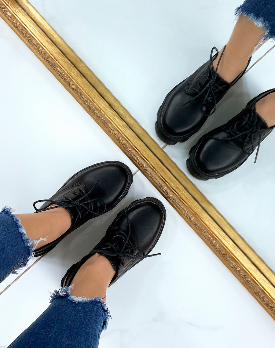 Derbies noires mattes à semelle crantée