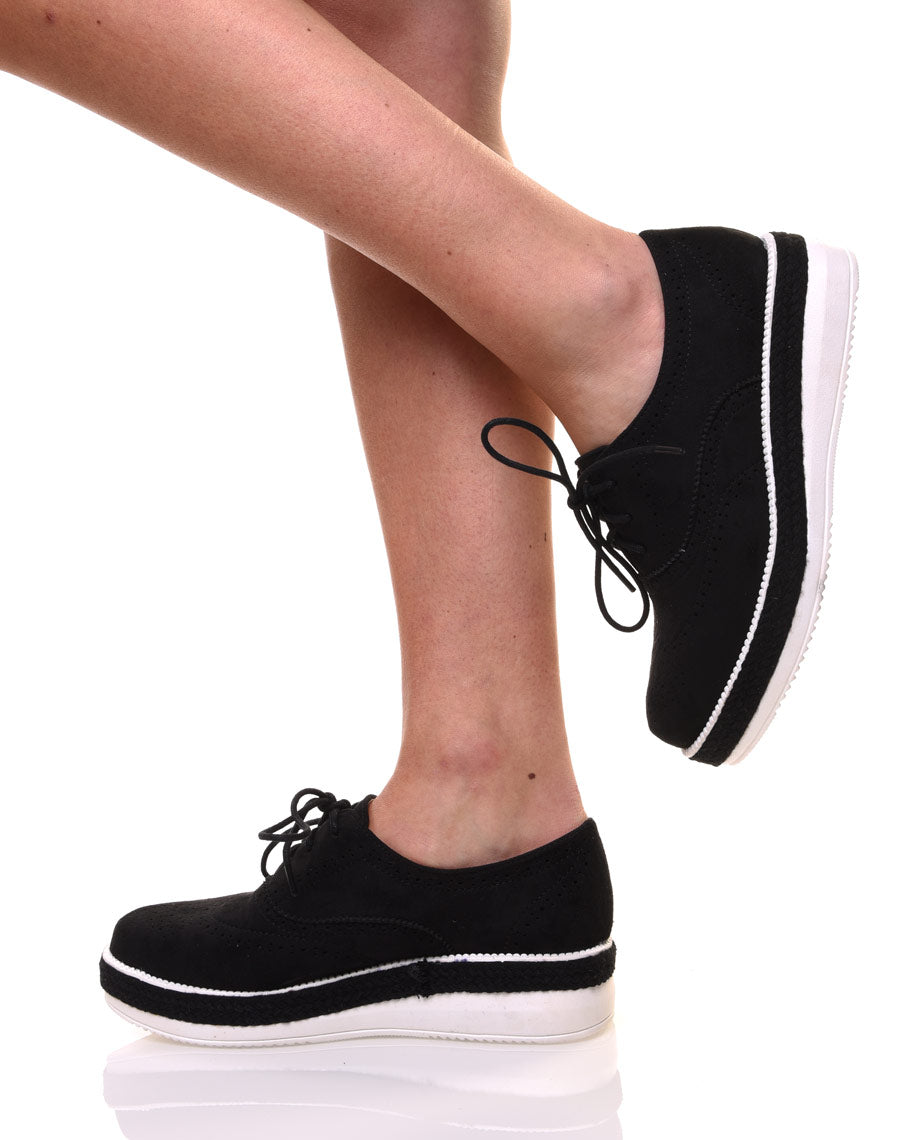 Derbies noires perforés à semelles épaisse