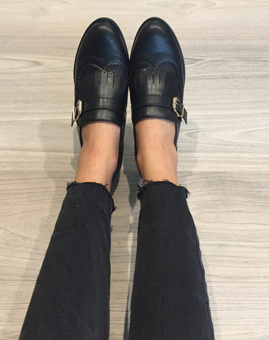 Derbies noires à sangle et franges