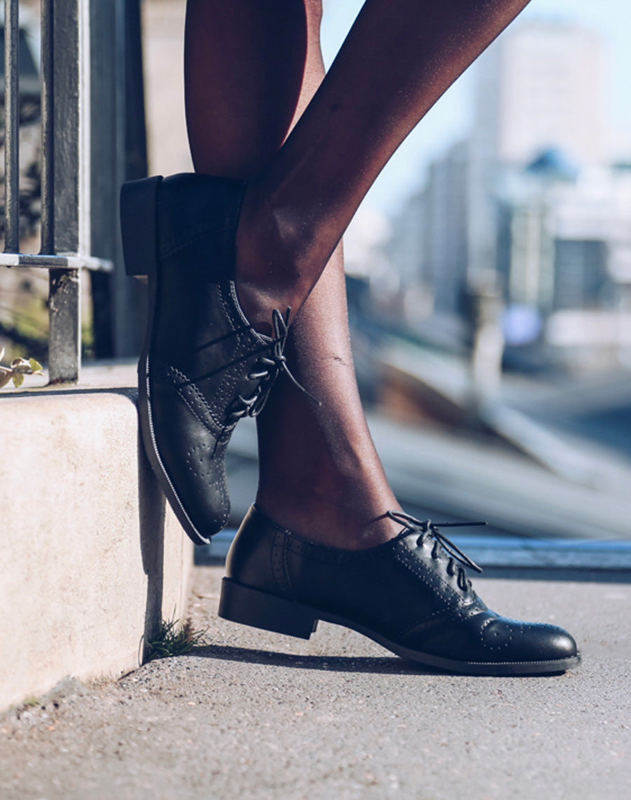 Derbies noires surpiquées à lacets