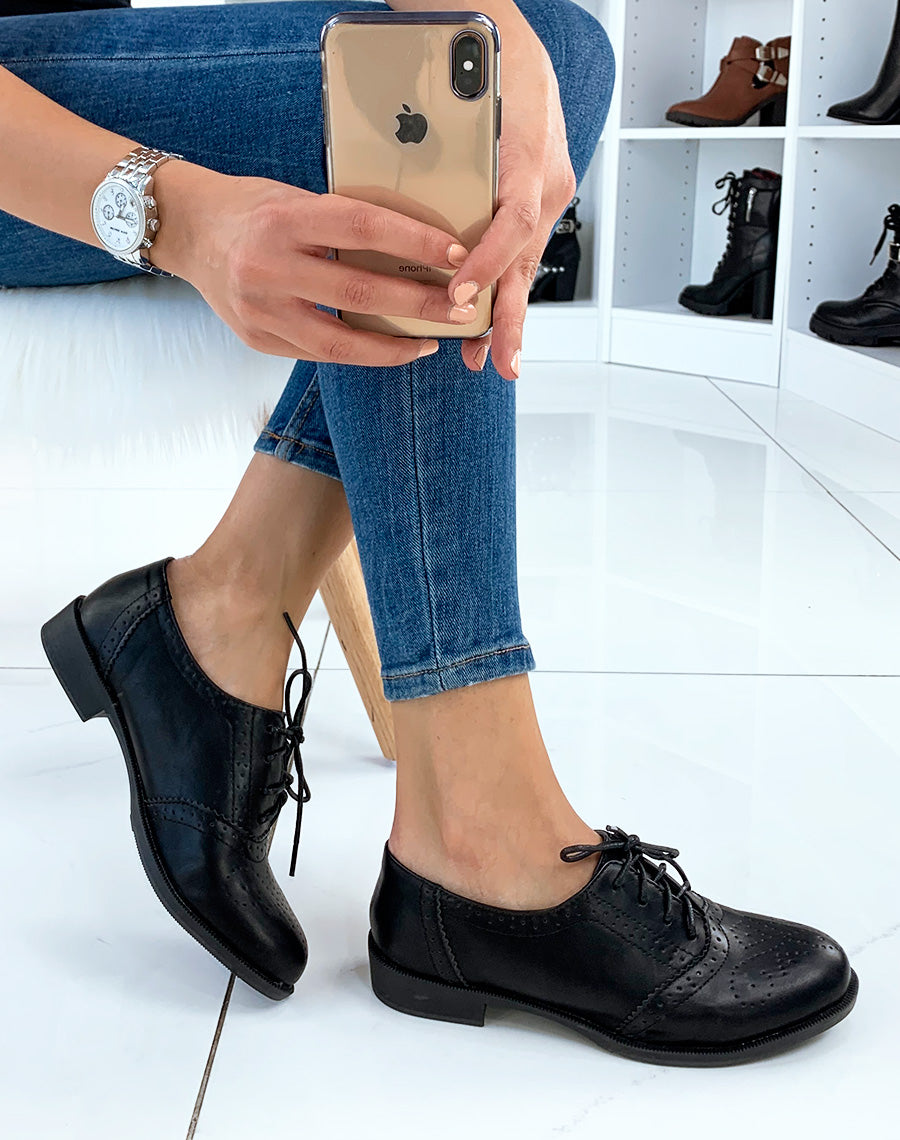 Derbies noires surpiquées à lacets