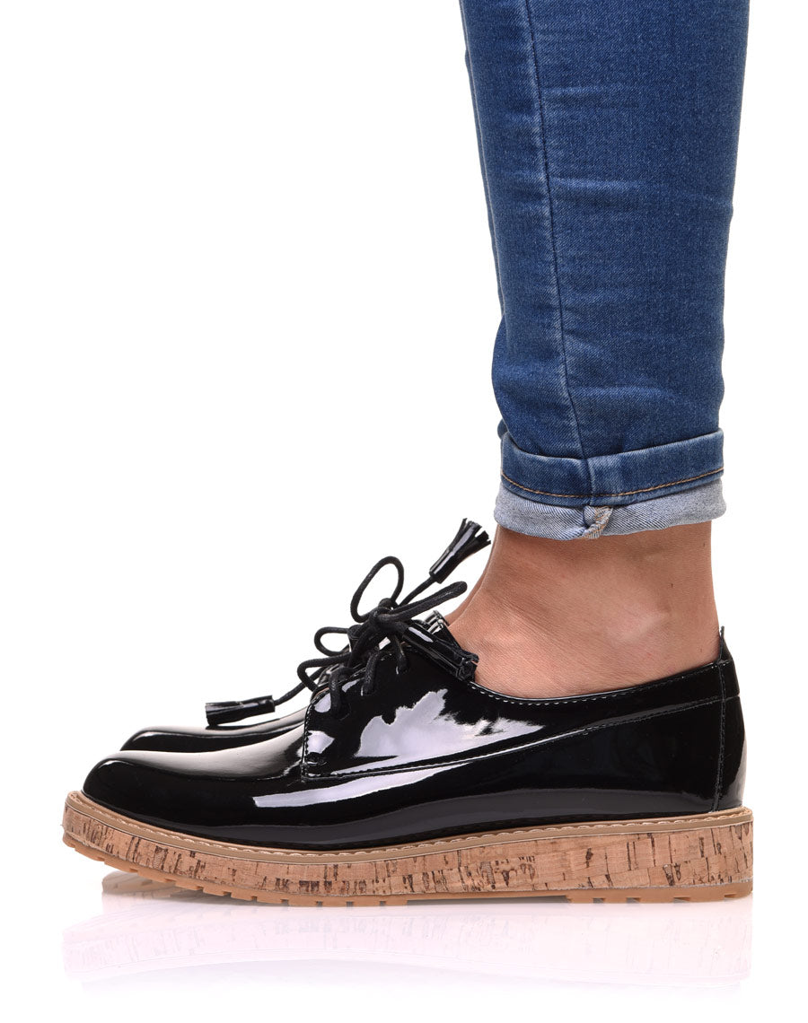 Derbies noires vernies à talon compensé