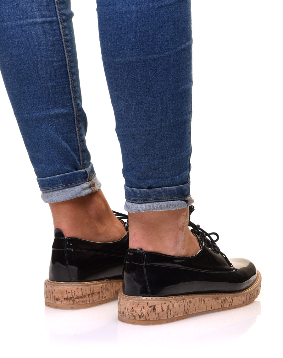Derbies noires vernies à talon compensé