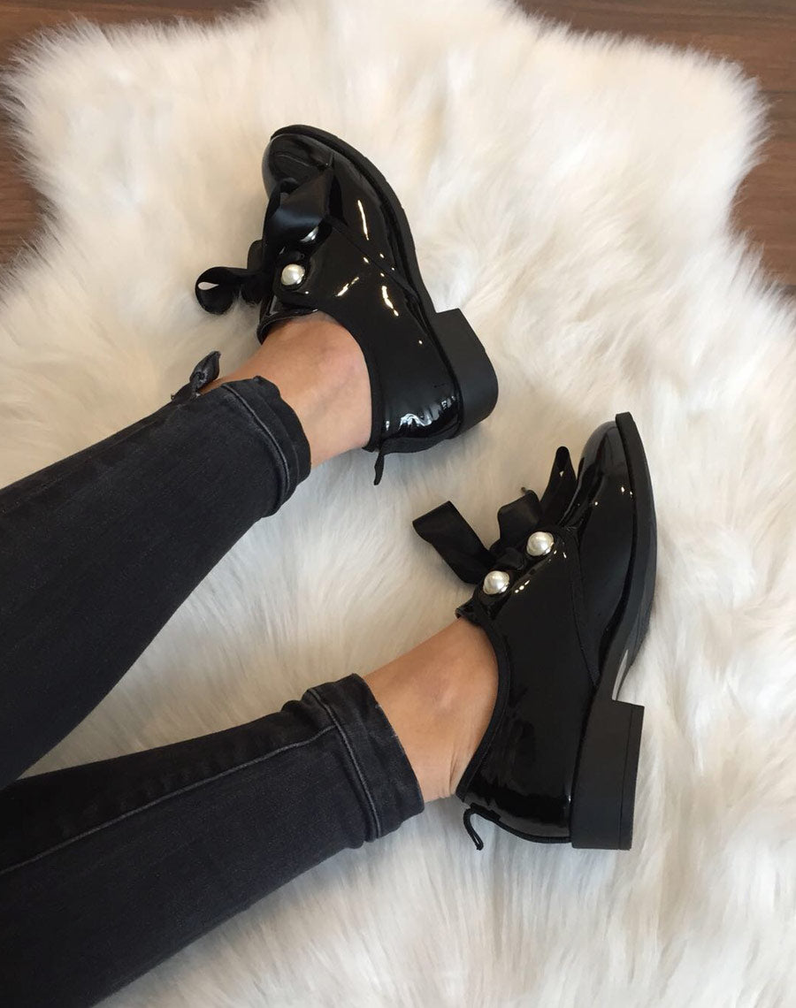 Derbies noires vernis lacets en satins