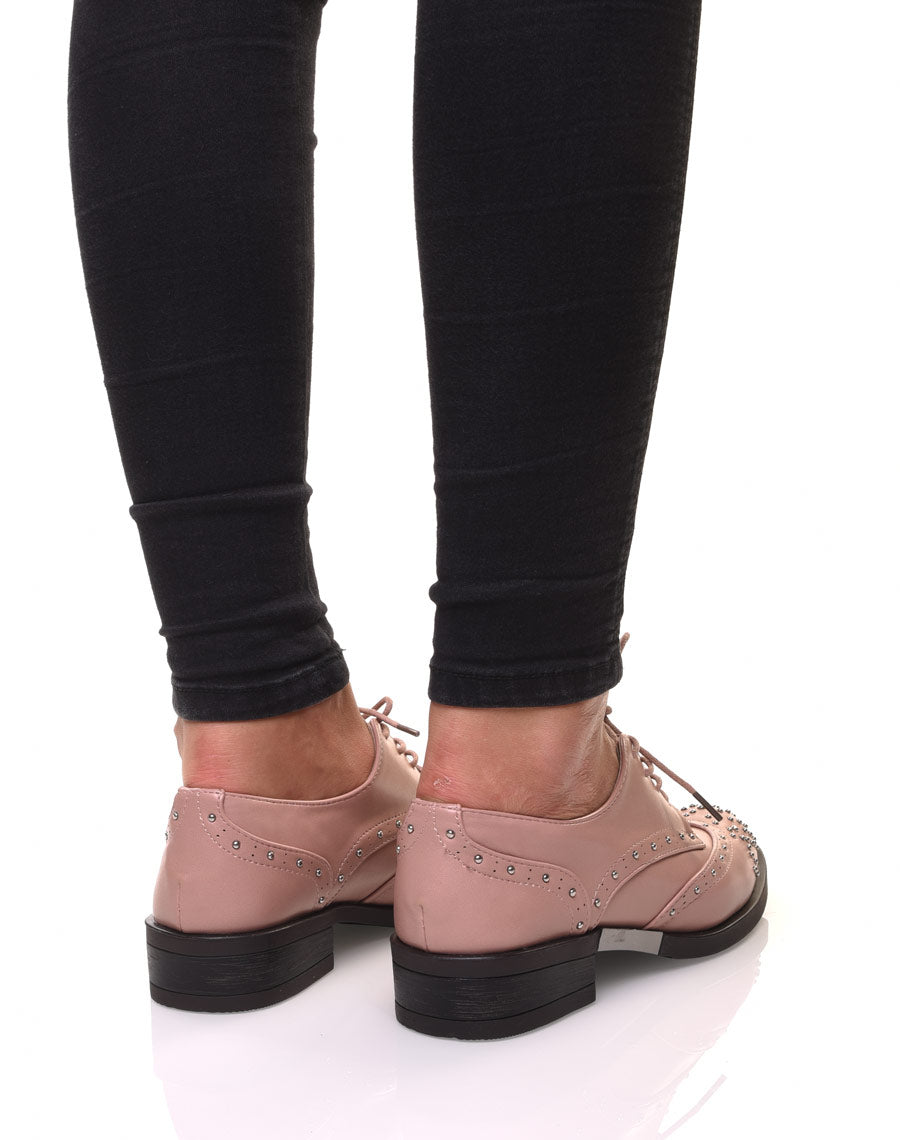 Derbies roses cloutées