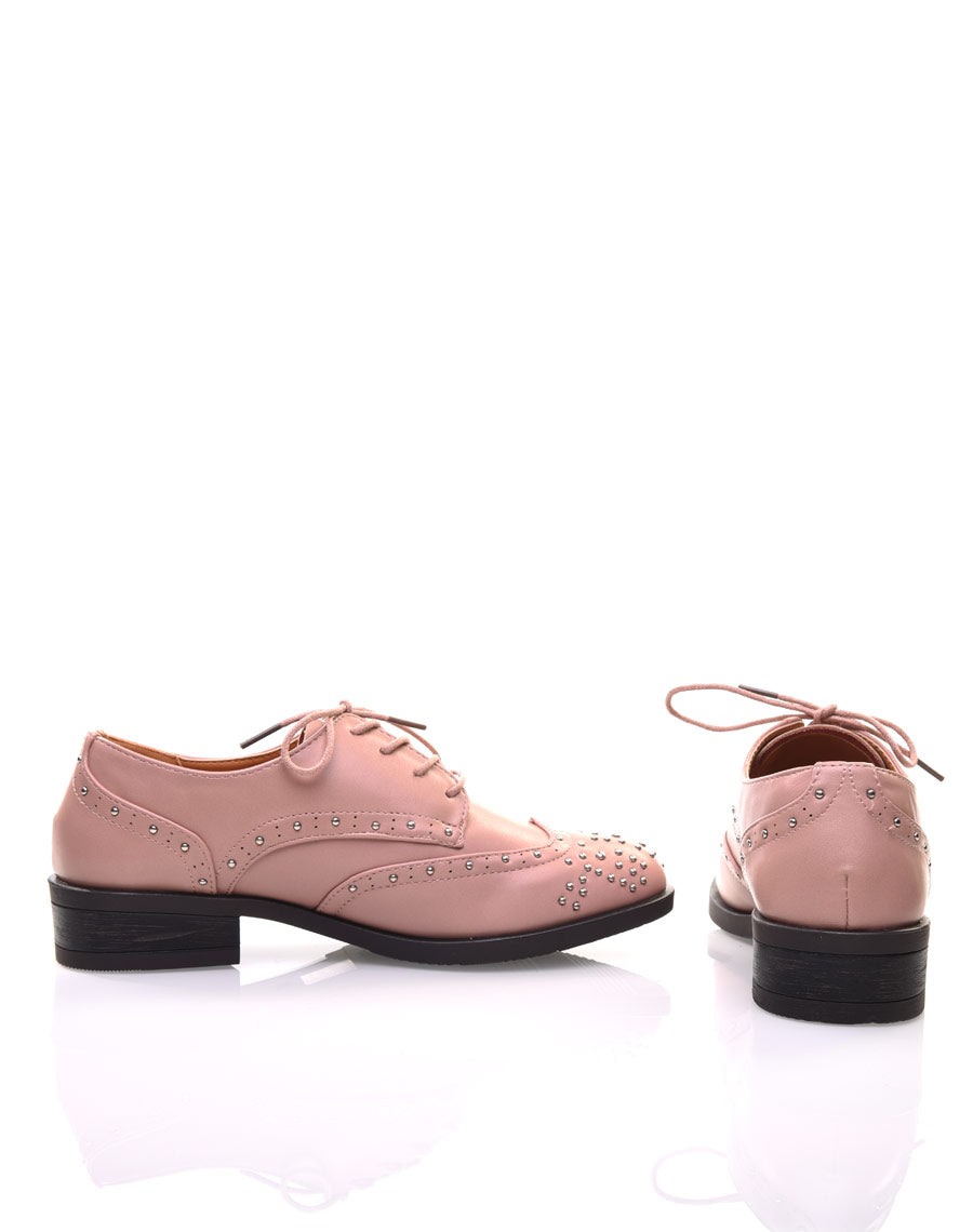 Derbies roses cloutées