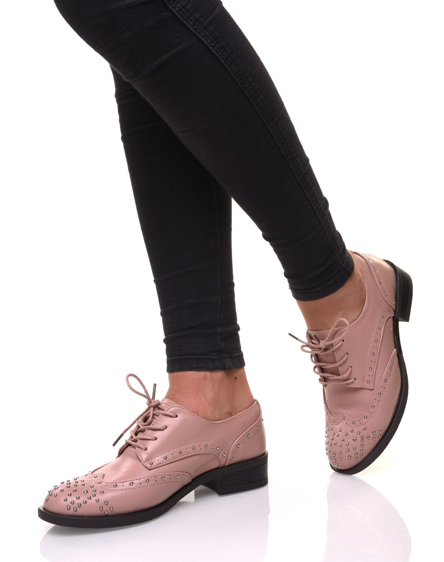 Derbies roses cloutées