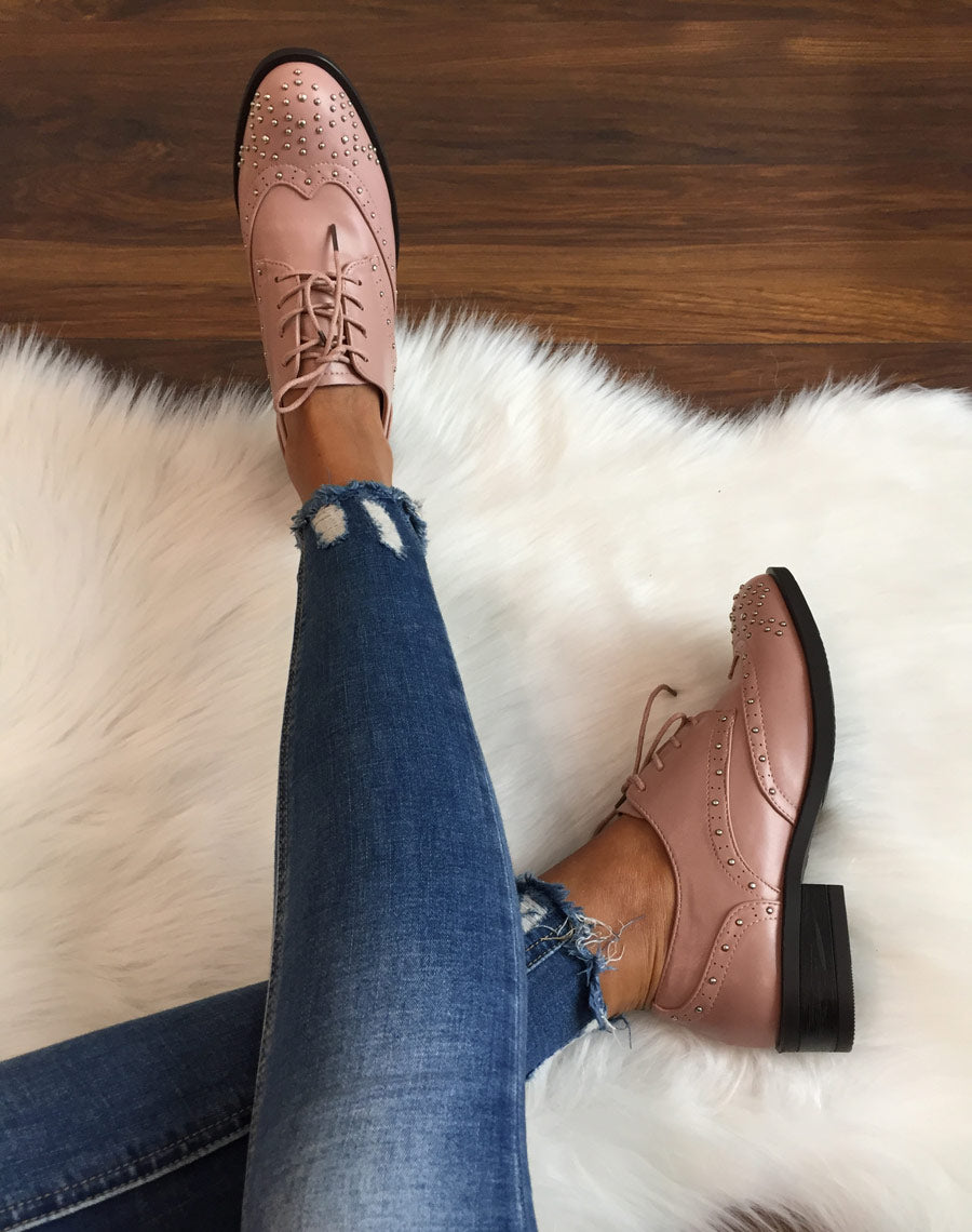 Derbies roses cloutées