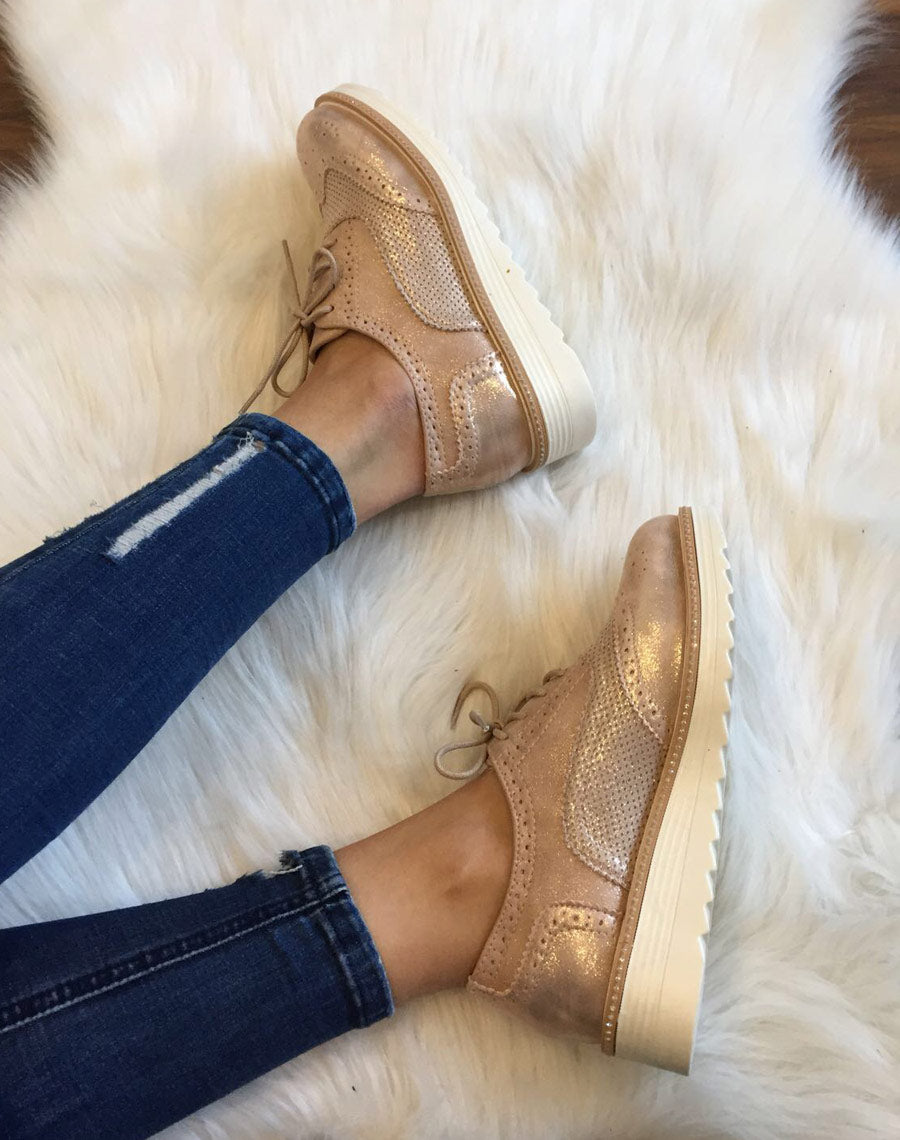 Derbies roses perforées à semelles épaisses