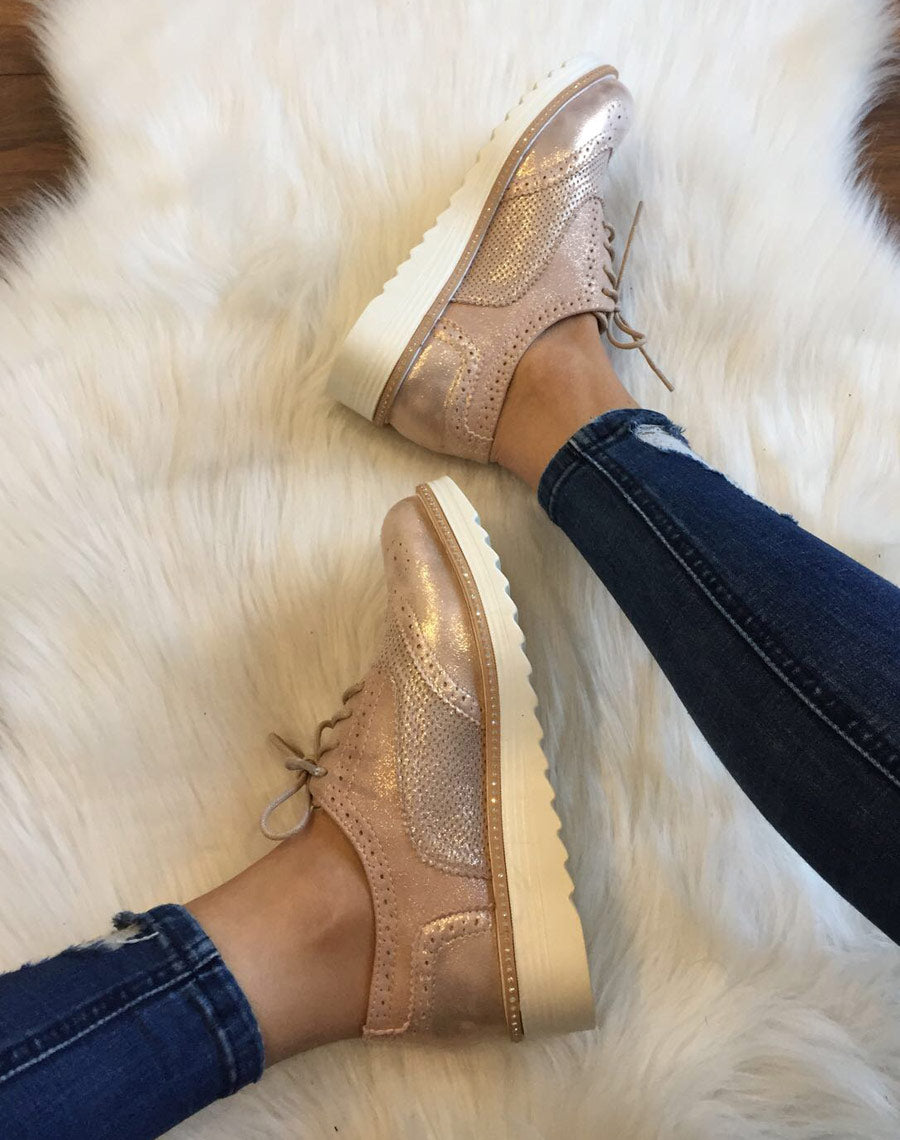 Derbies roses perforées à semelles épaisses