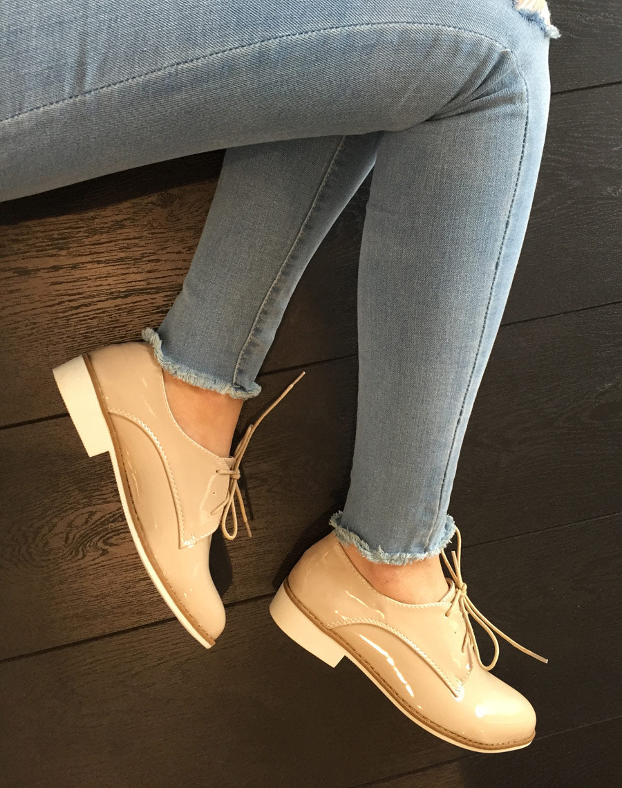 Derbies vernies abricot à lacets