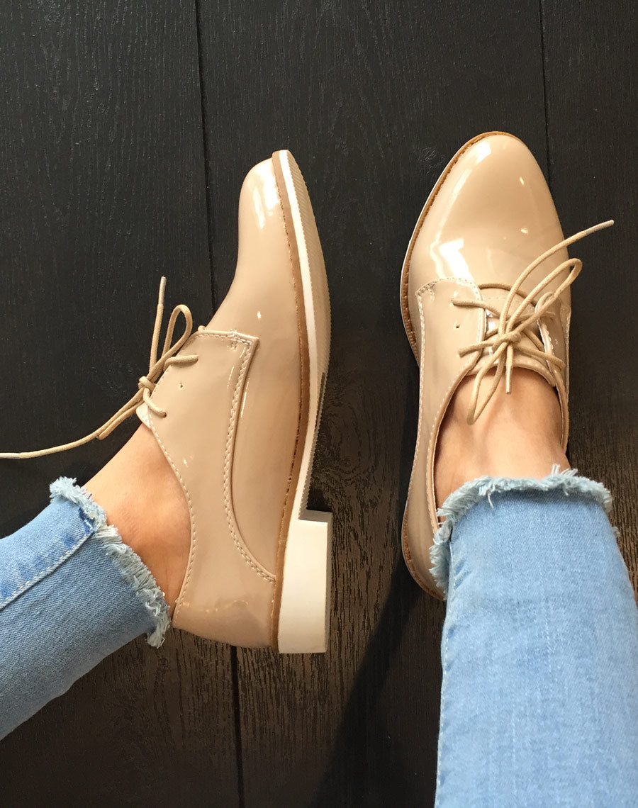 Derbies vernies abricot à lacets