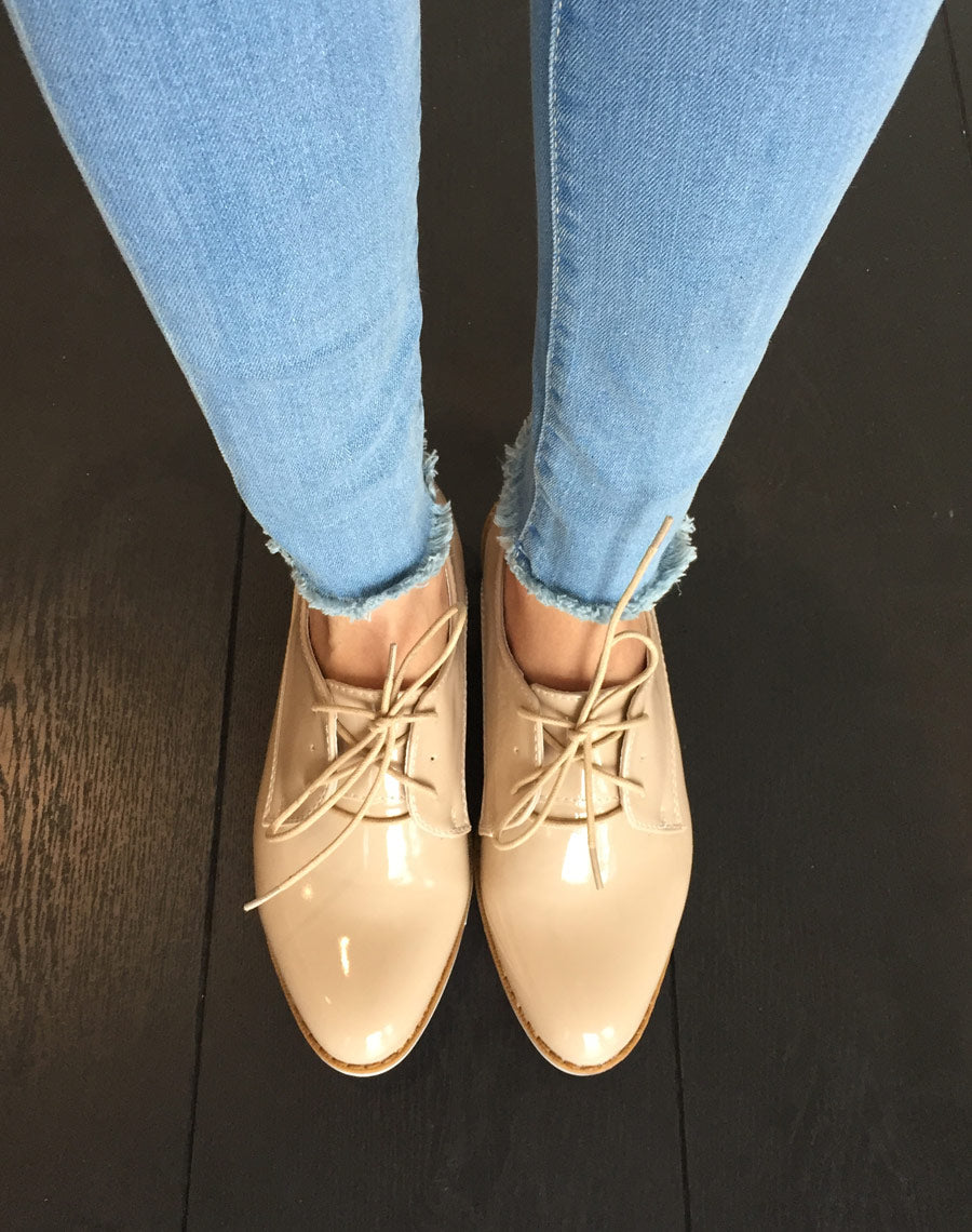 Derbies vernies abricot à lacets