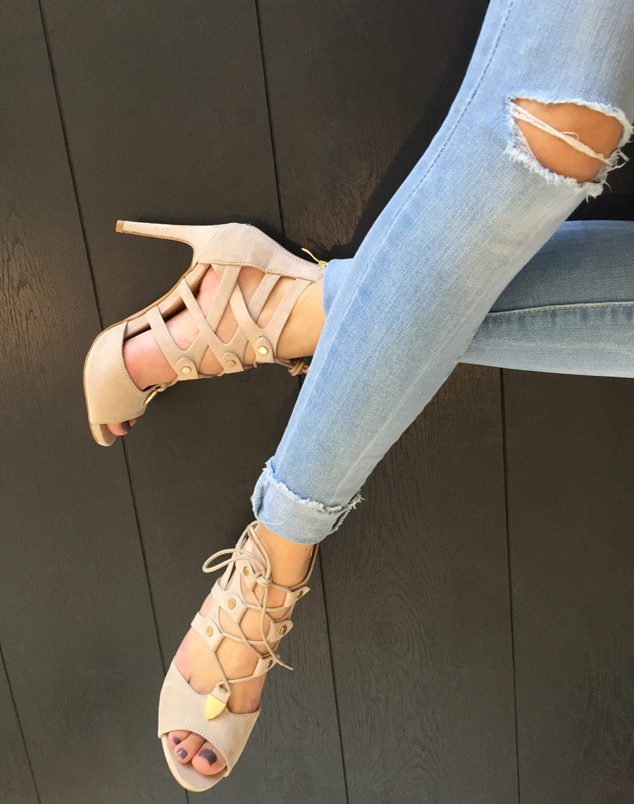 Escarpin beige à lacet