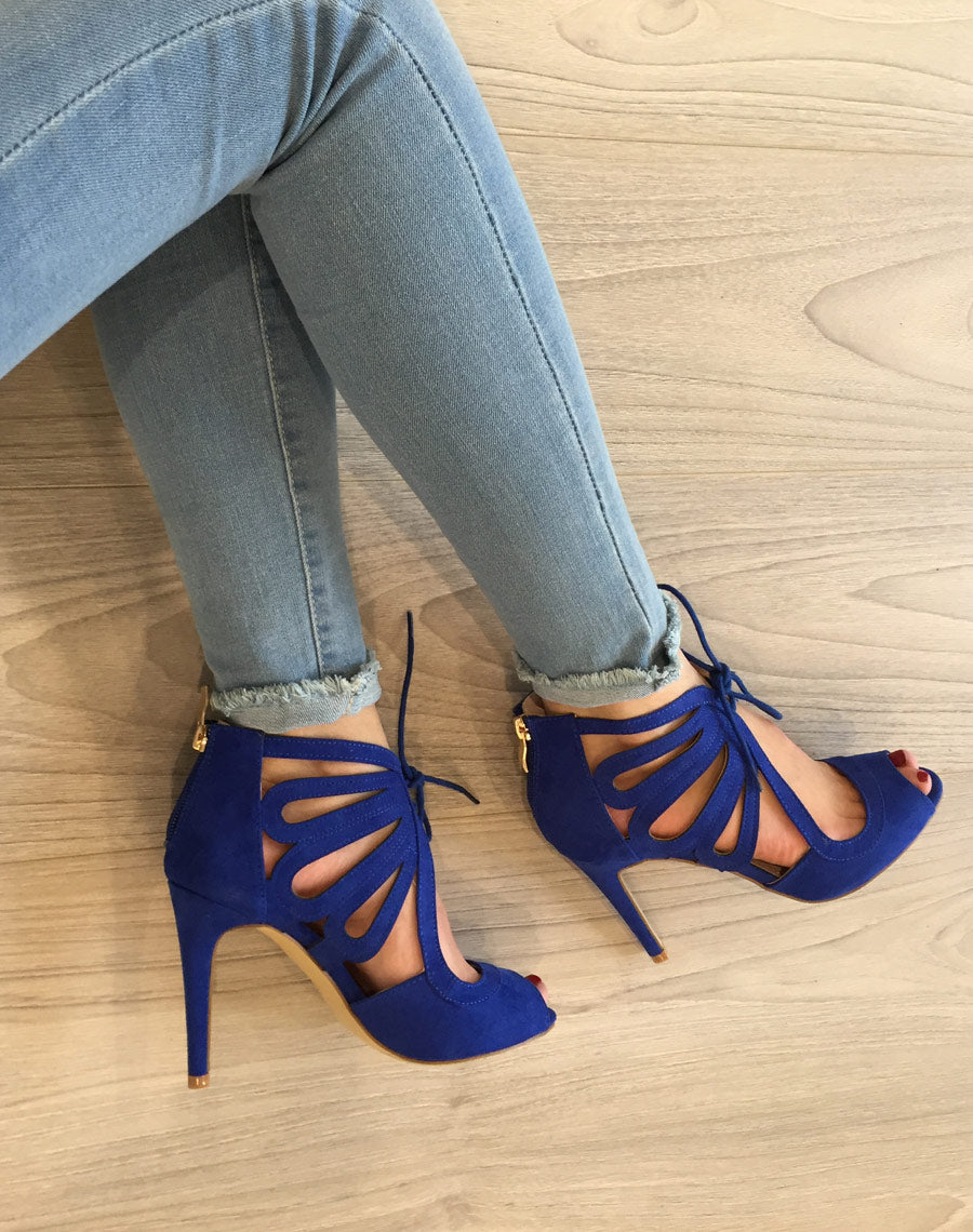 Escarpin bleu ouvert à lacet