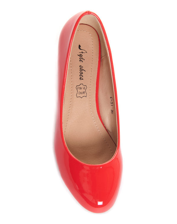 Escarpin compensé verni rouge avec bout arrondi