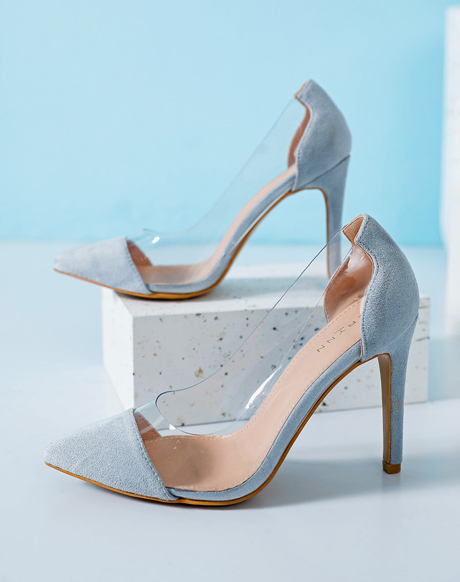 Escarpin à empiècements en suédine bleu pastel et transparents