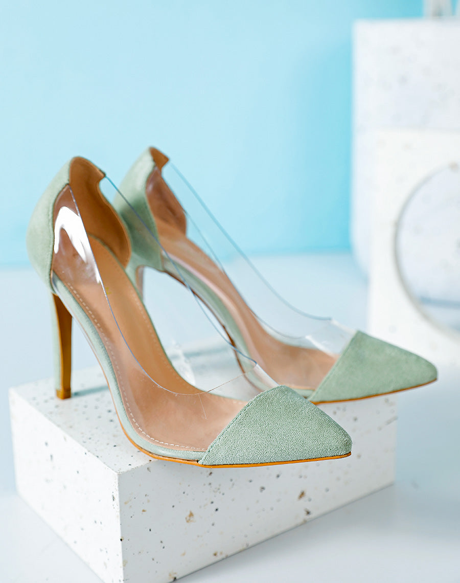 Escarpin à empiècements en suédine vert pastel et transparents