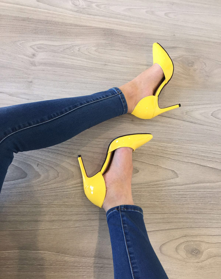 Escarpin jaune vernis