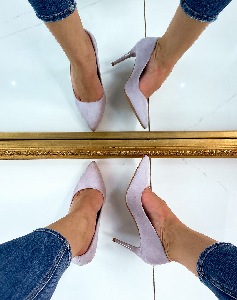 Escarpin lilas en suédine à talon aiguille
