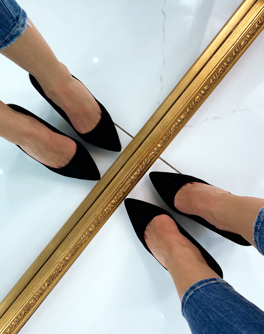 Escarpin noir en suédine à talon aiguille