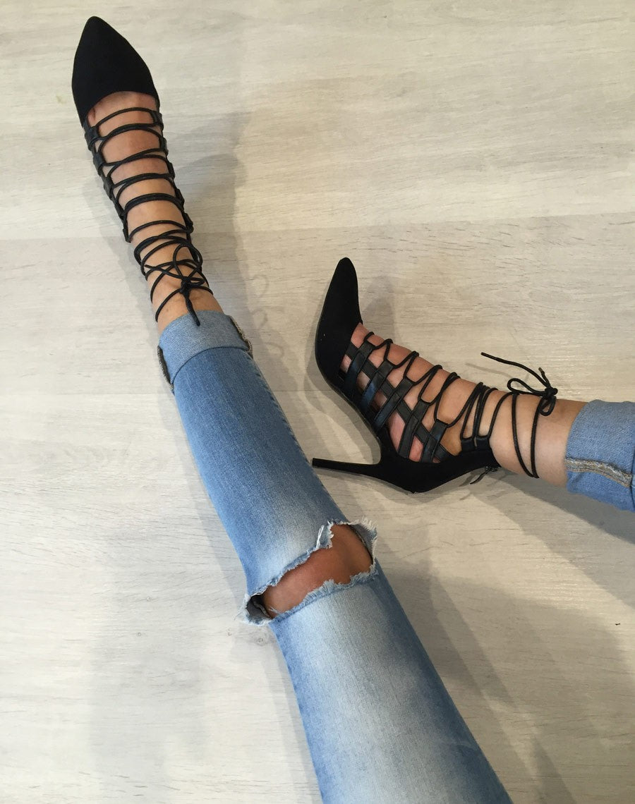 Escarpin noir lacés très tendance
