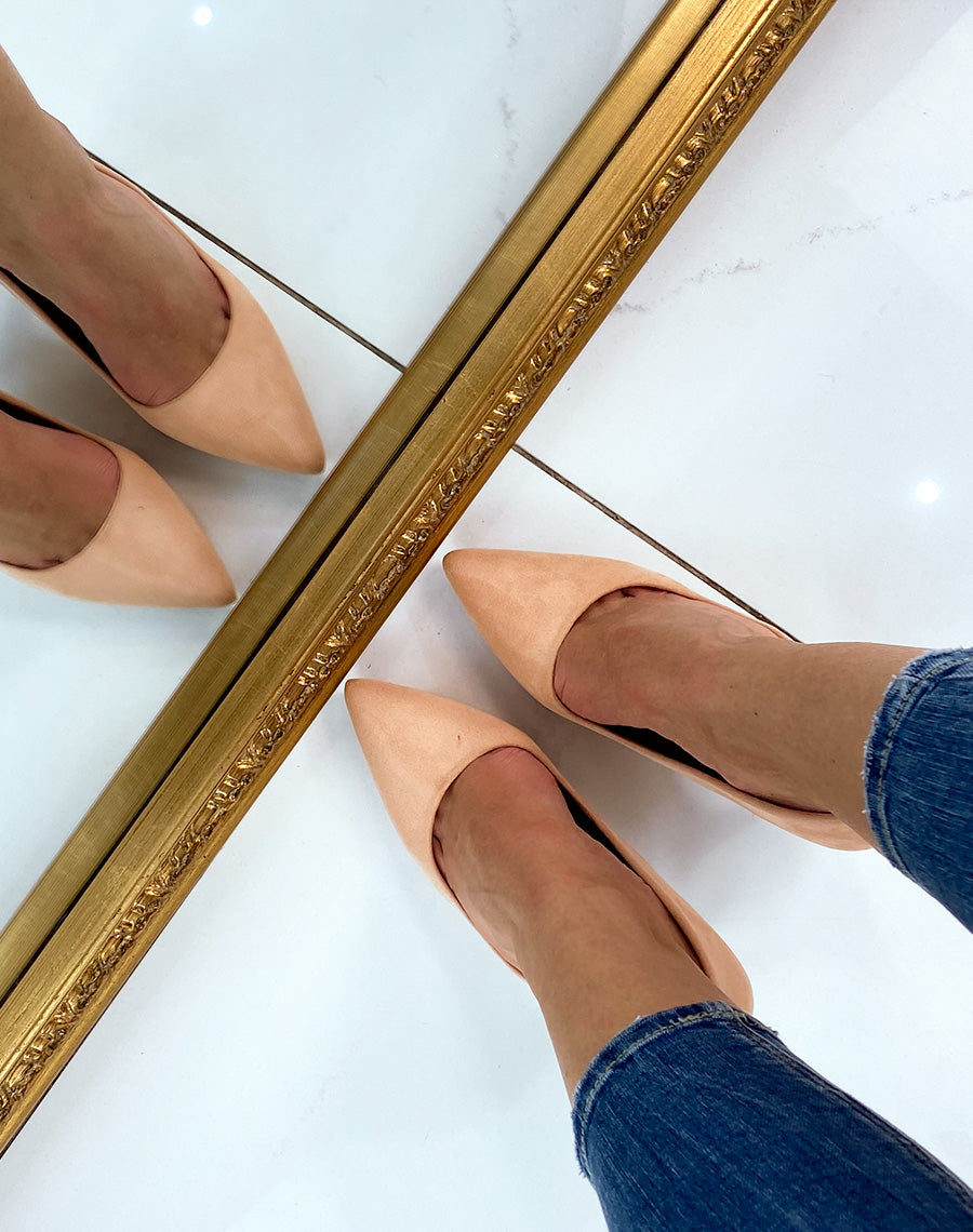 Escarpin rose corail en suédine à talon aiguille