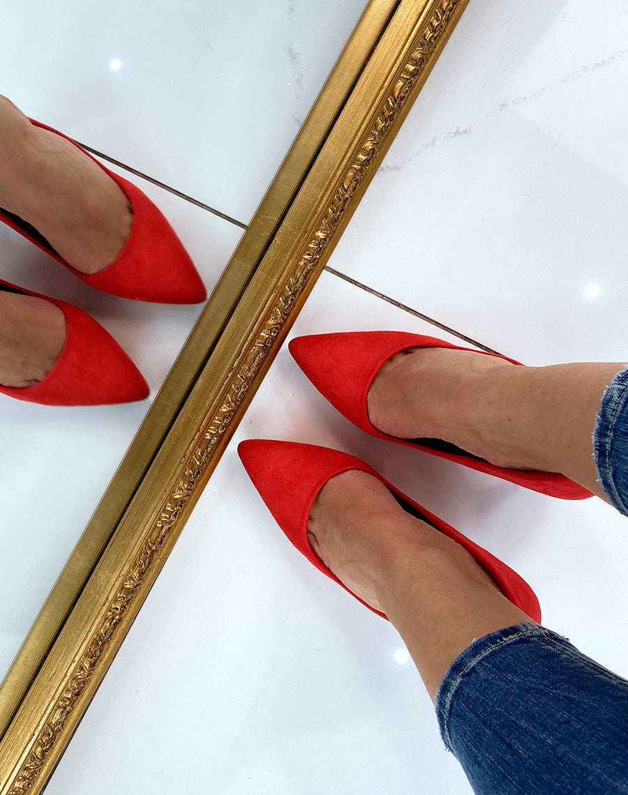 Escarpin rouge en suédine à talon aiguille