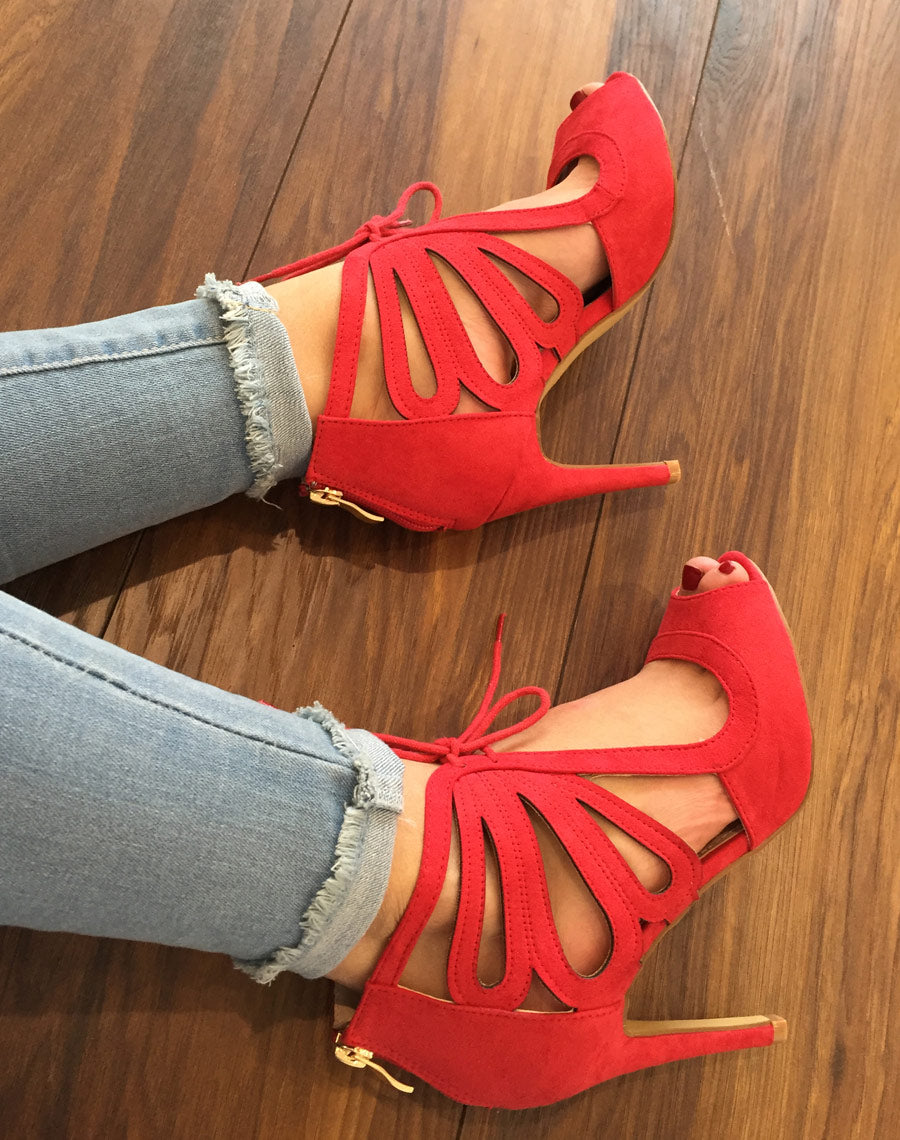 Escarpin rouge ouvert à lacet