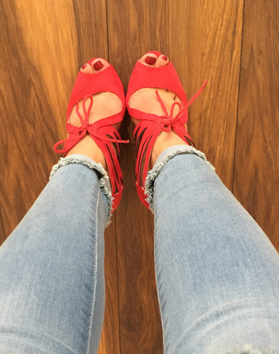 Escarpin rouge ouvert à lacet