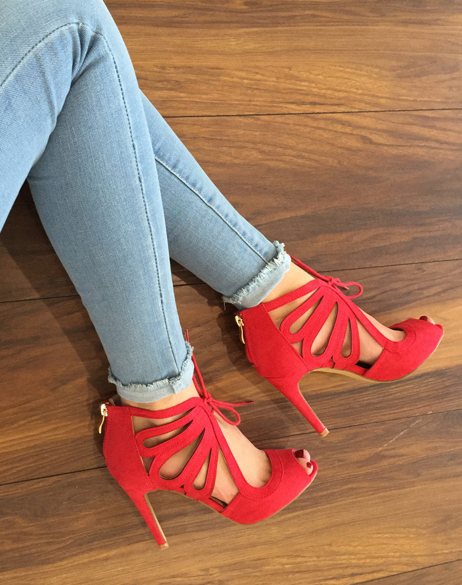 Escarpin rouge ouvert à lacet