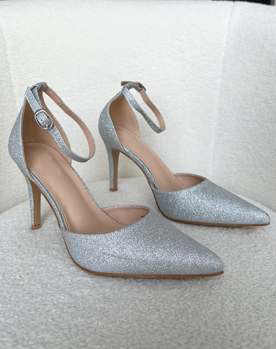 Escarpin à talon argenté pailleté