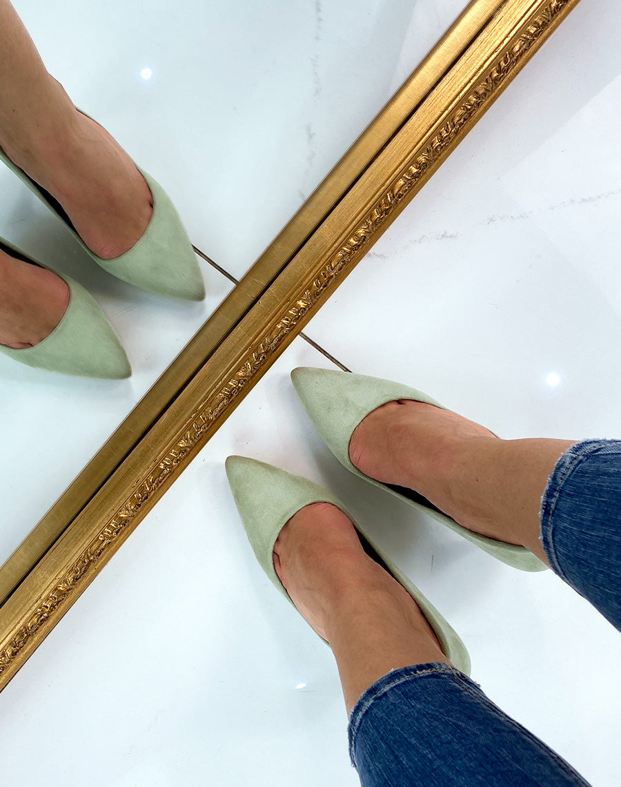 Escarpin vert pastel en suédine à talon aiguille