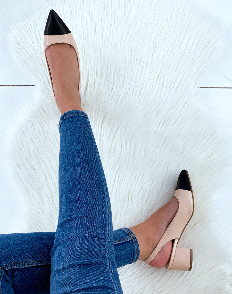 Escarpins beige bicolores à brides