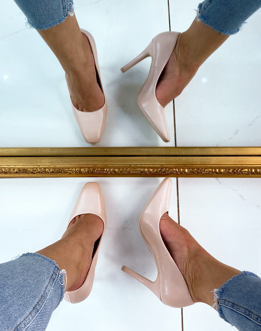 Escarpins beiges à bout carré