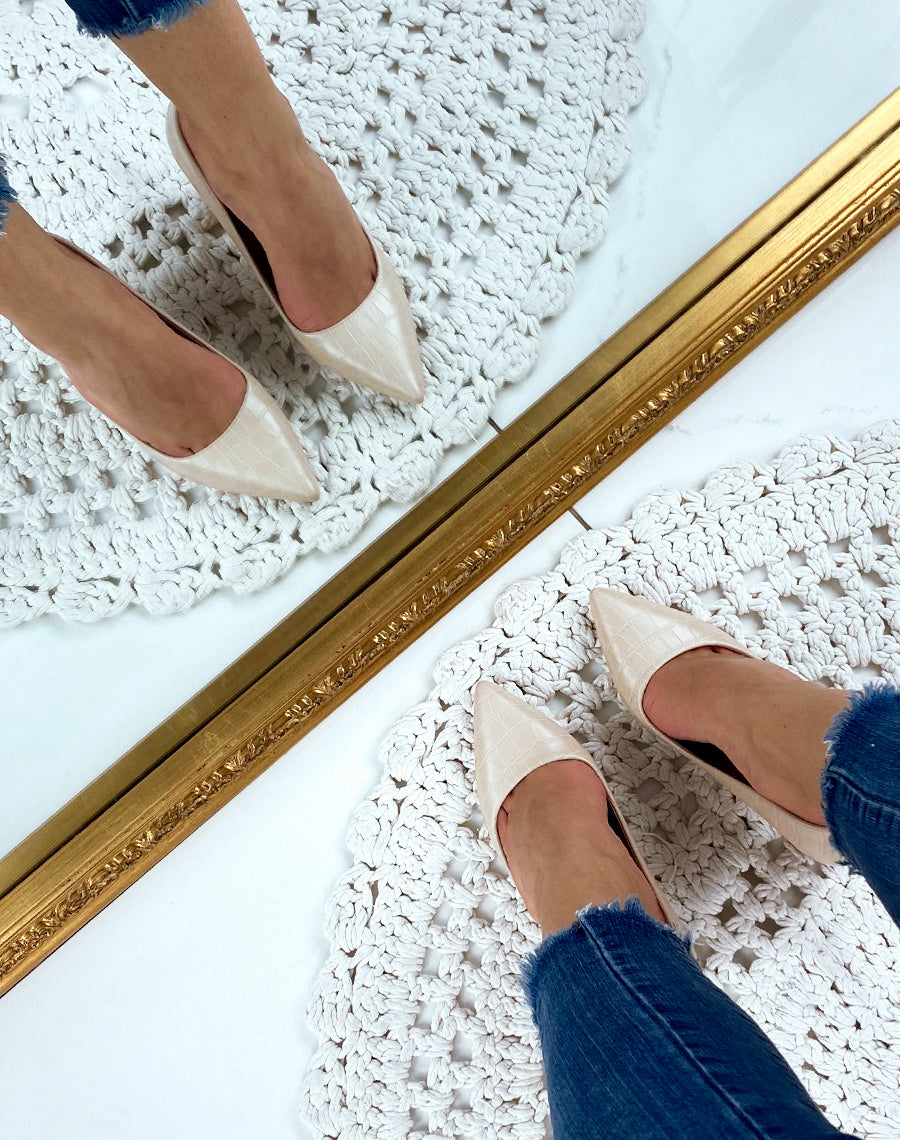 Escarpins beiges à bout pointu effet croco