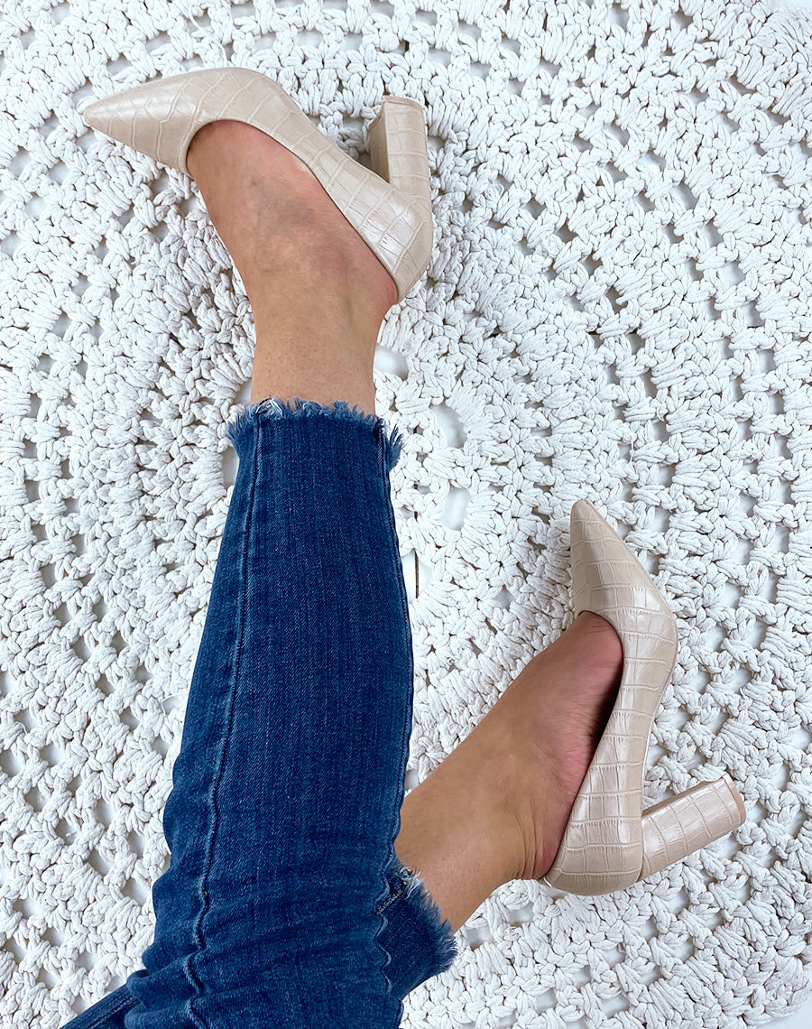 Escarpins beiges à bout pointu effet croco