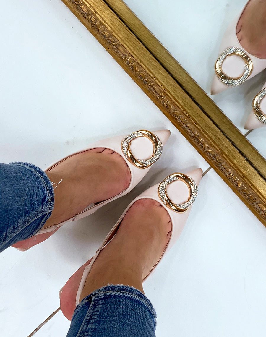 Escarpins beiges à détail rond à strass