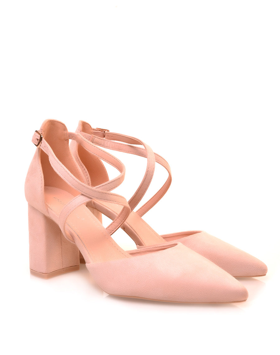 Escarpins beiges en suédine à brides entrecroisées