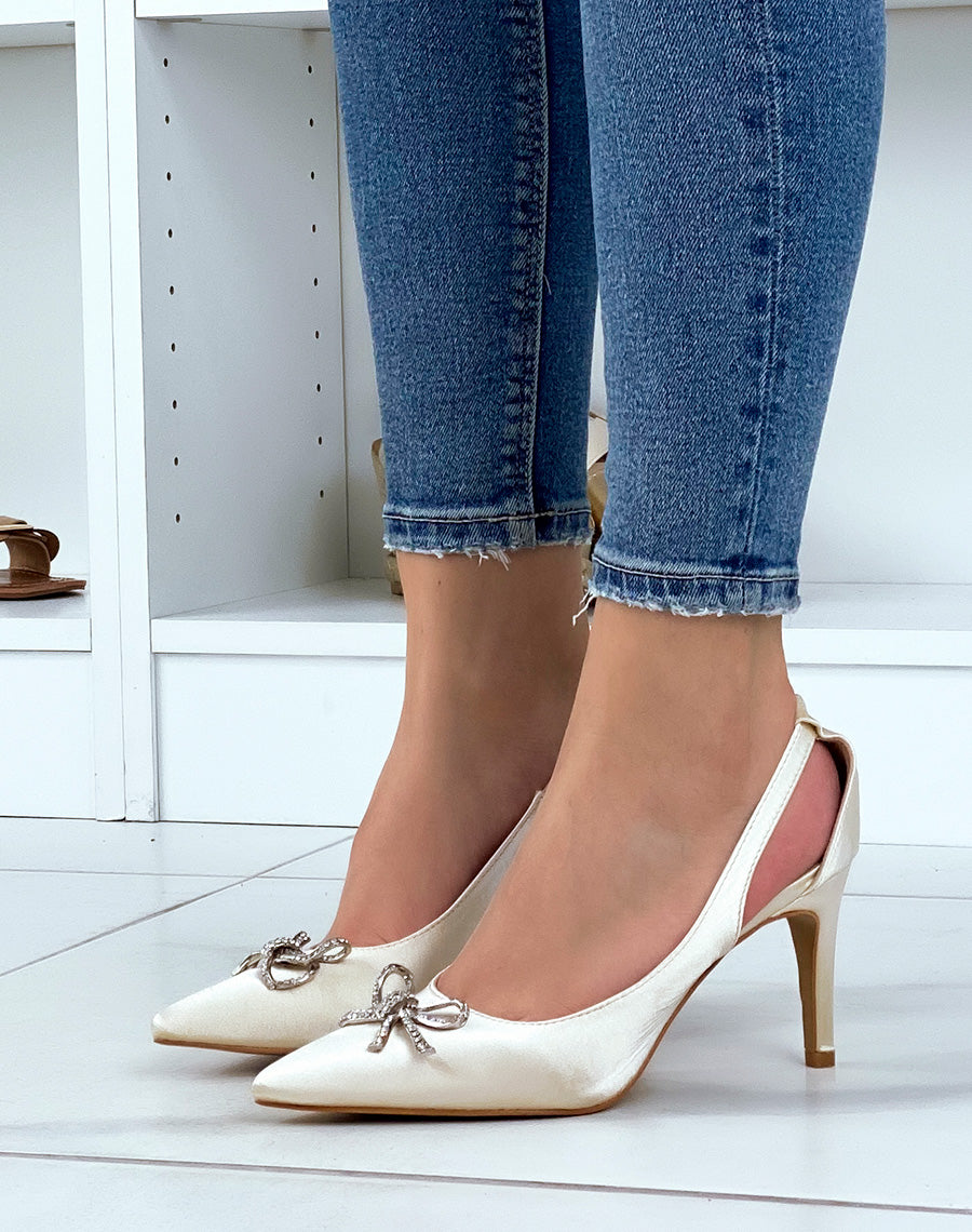 Escarpins beiges satinés ouverts à noeud avant à strass